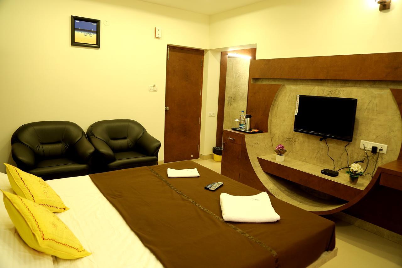 Samarth Residency Hotel Hospet Exterior photo